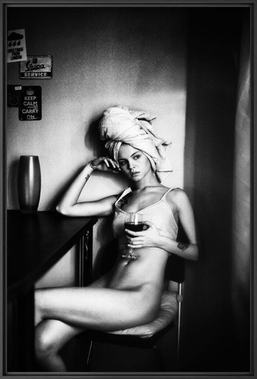 WINE AFTER A SHOWER - ALINA LEBEDEVA - Fotografia