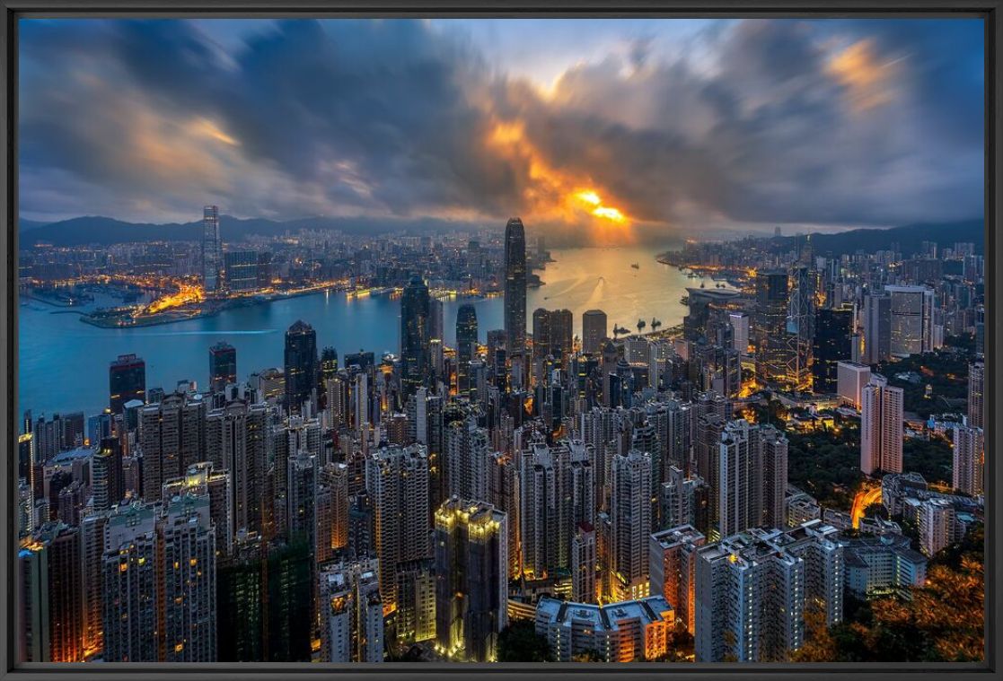 GOLDEN HONG KONG MORNING - ANDY YEUNG - Photograph