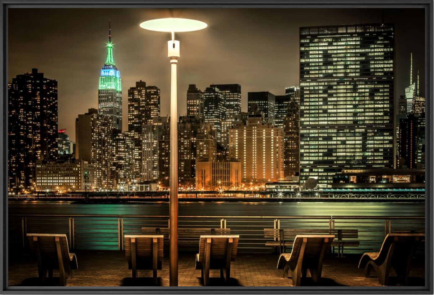 NYC East River with Empire State - BERNHARD HARTMANN - Fotograf&iacute;a