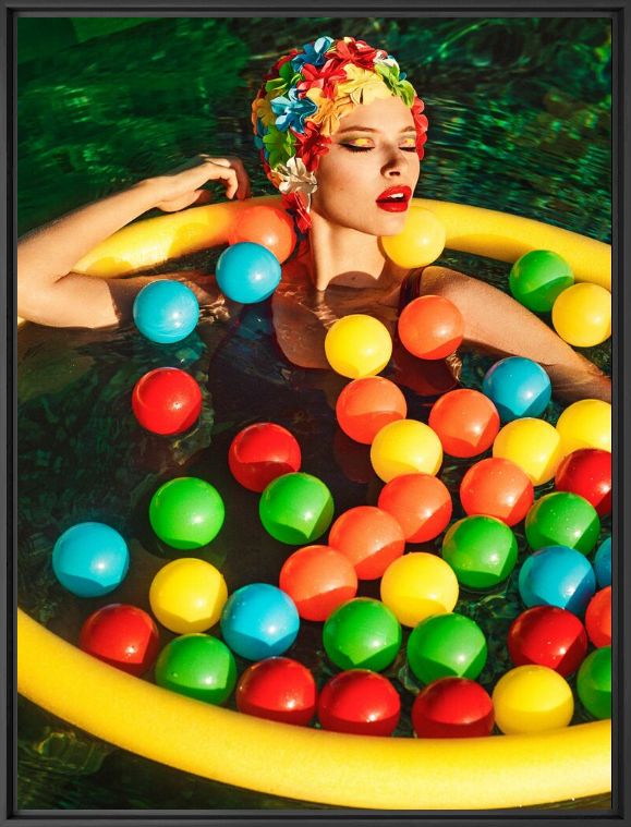 A DREAMER IN THE SWIMMING POOL - ELENA IV-SKAYA - Photographie