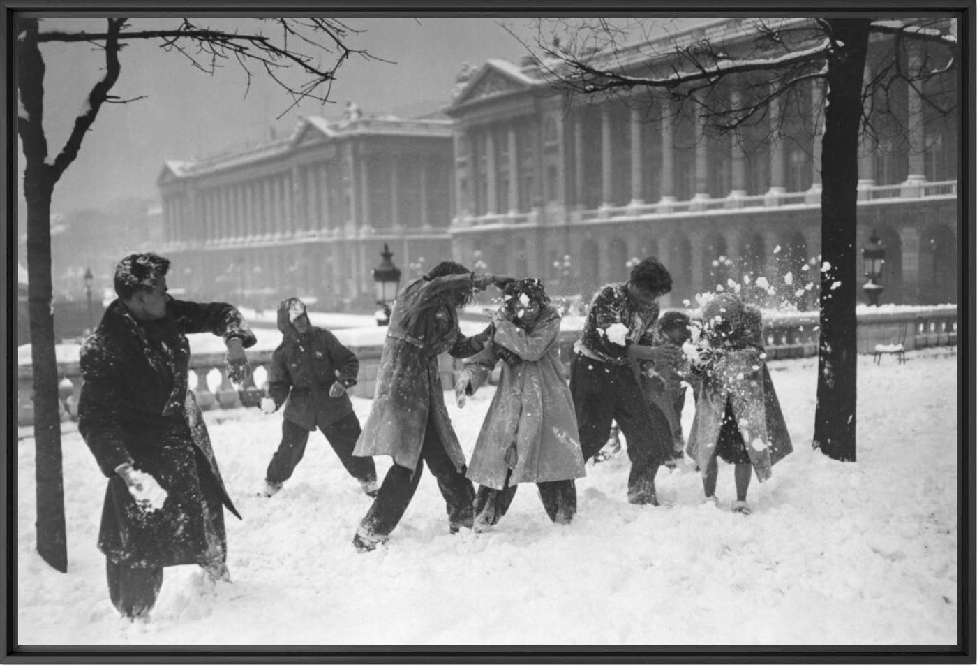 Bataille de boules de neige au jardin des Tuileries Paris 1948 -  GAMMA RAPHO - Photographie