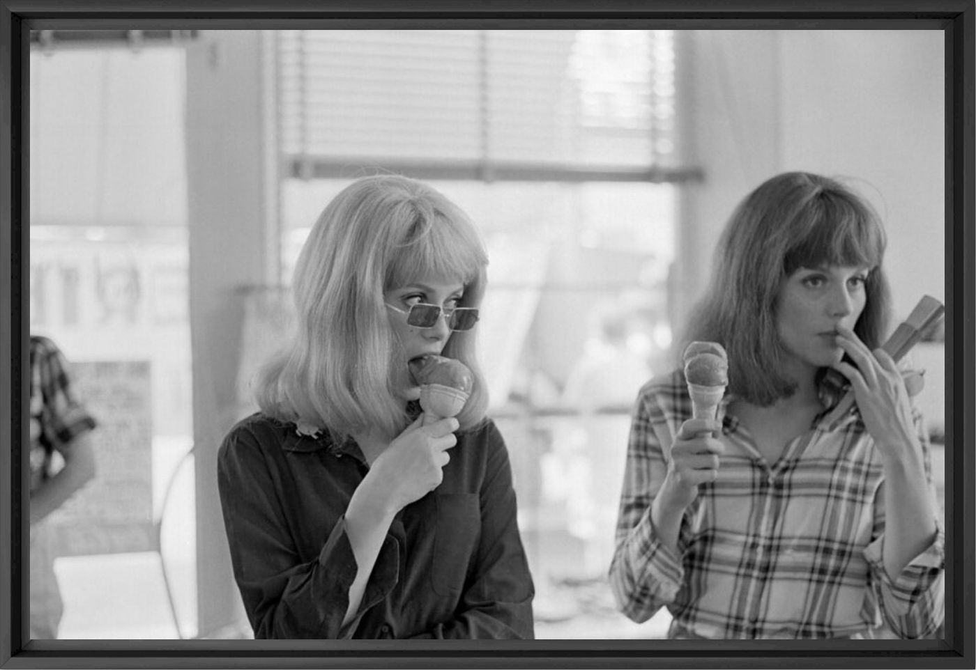 Catherine Deneuve et Fran&ccedil;oise Dorl&eacute;ac tournent 'Les demoiselles de Rochefort' en 1966 -  GAMMA RAPHO - Photographie