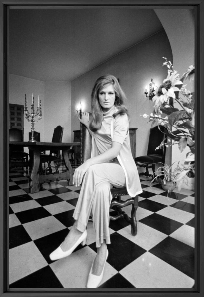 Dalida chez elle &agrave; Paris en 1969 -  GAMMA RAPHO - Fotografia