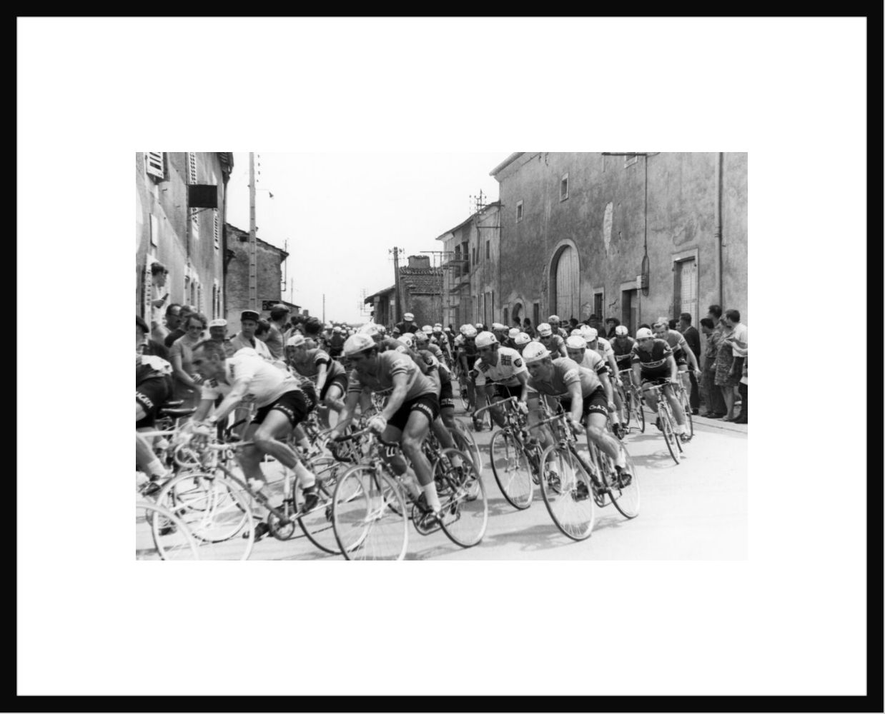 Peloton du Tour de France traversant Autreville 1968 -  GAMMA RAPHO - Photograph