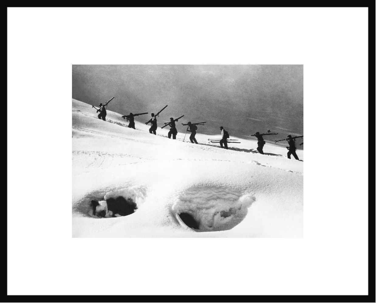 Skieurs en file indienne 1954 -  GAMMA RAPHO - Photographie