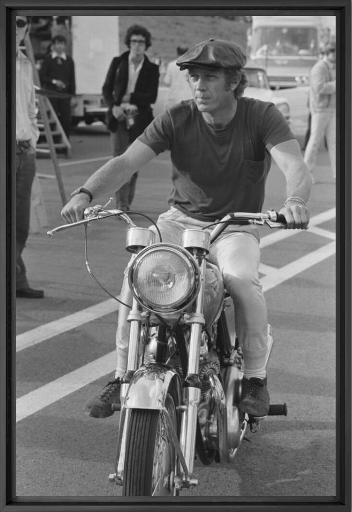 Steve McQueen sur le tournage du film 'Le Mans' 1970 -  GAMMA RAPHO - Photographie