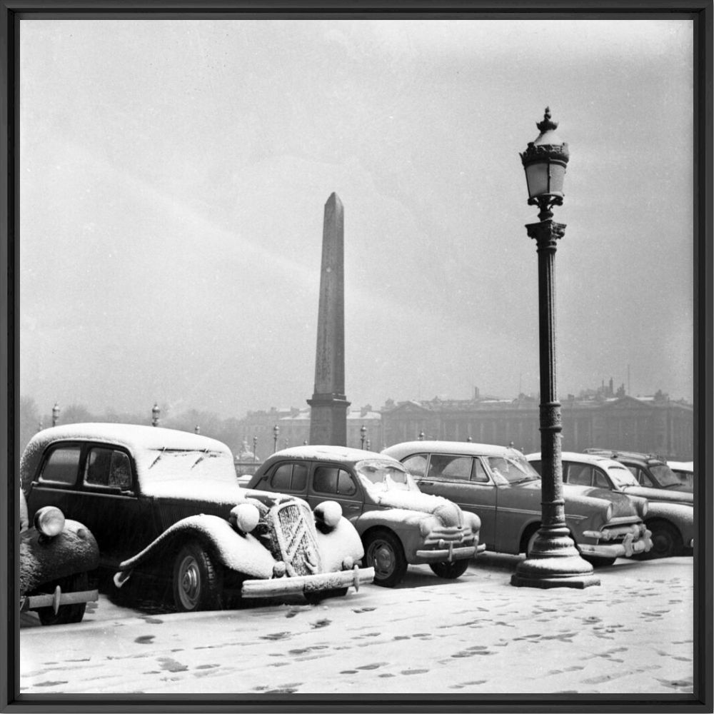 Voiture recouverte lors de chutes de neige sur la place de la Concorde Paris 1955 -  GAMMA RAPHO - Photographie