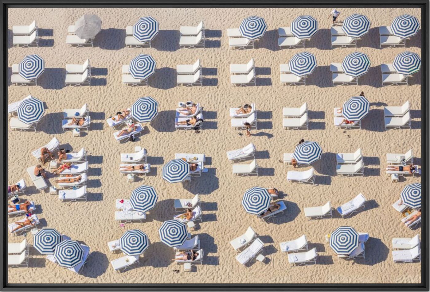 Navy striped umbrellas Miami - Gray Malin - Photographie