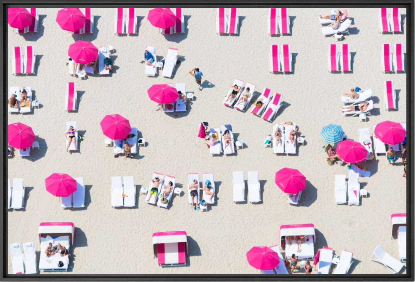 Pink beach club Miami - Gray Malin - Photographie