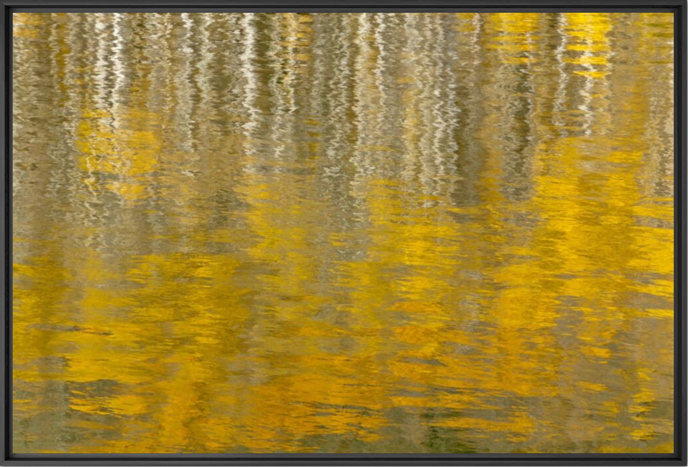 AUTUMN REFLECTIONS IN MOUNTAIN LAKE III -  JOHN EASTCOTT ET YVA MOMATIUK - Fotografie