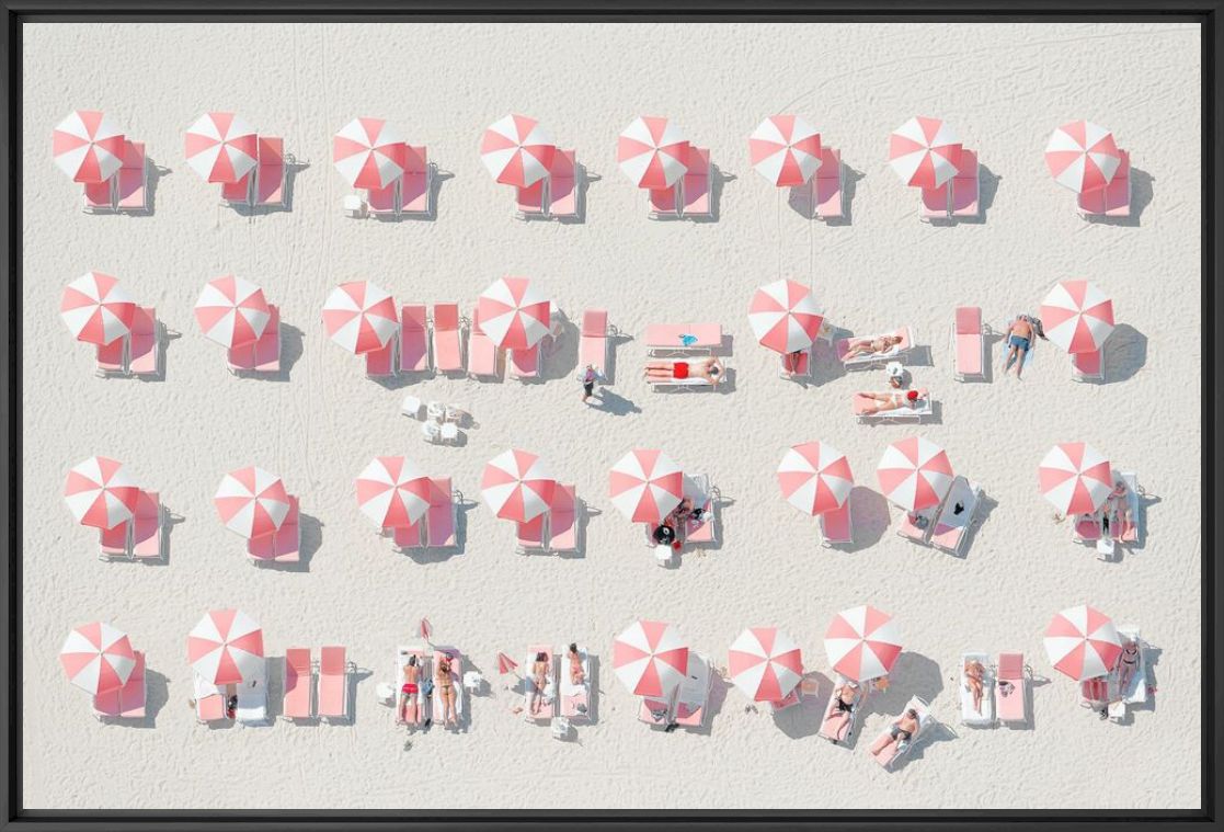 PINK UMBRELLAS - JORGE DE LA TORRIENTE - Fotograf&iacute;a