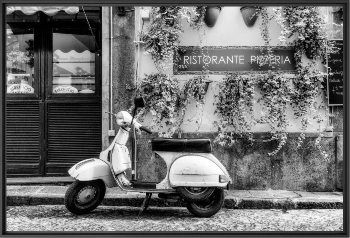 NAPOLI-VESPA OVVIAMENTE -  LDKPHOTO - Photographie