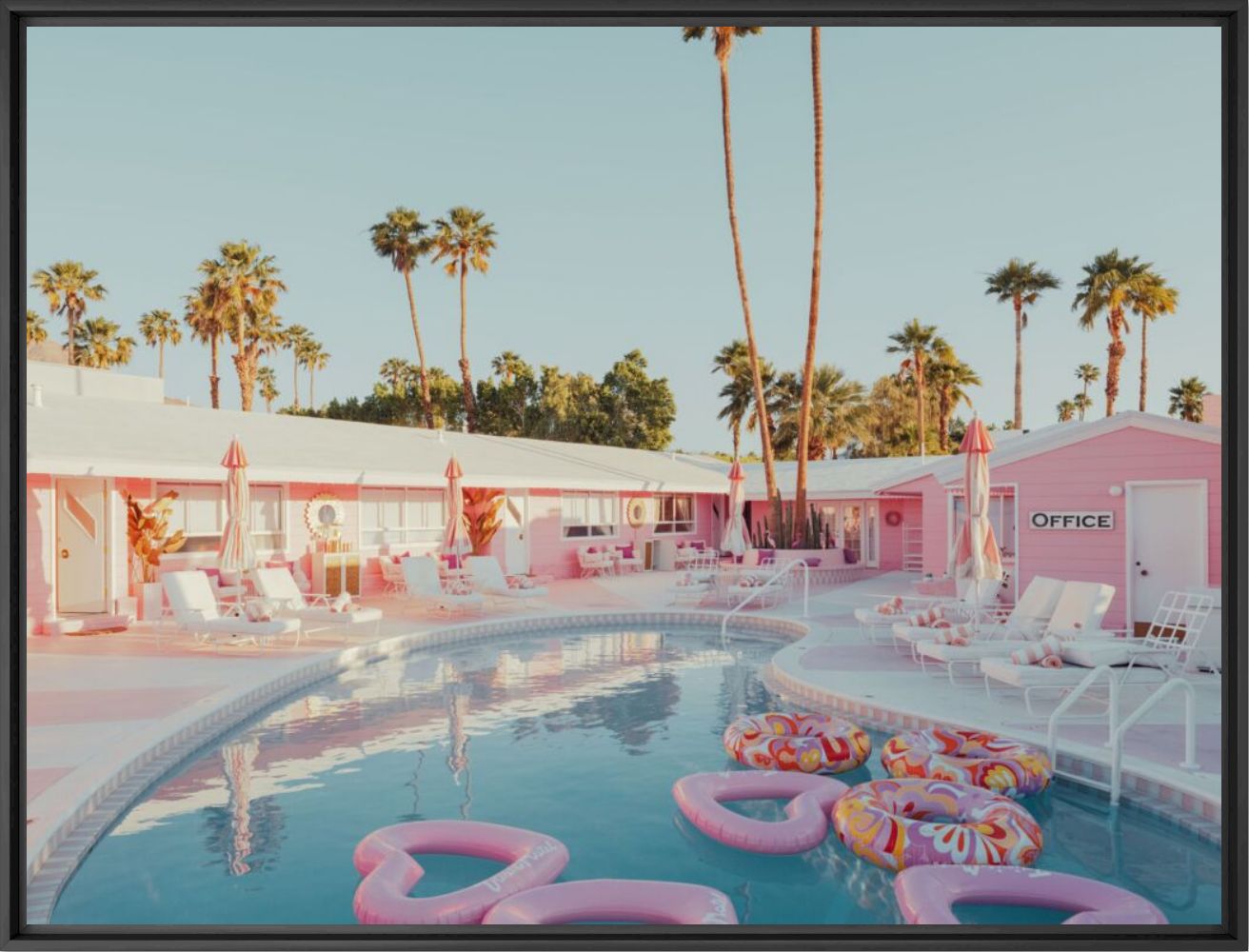 Pink motel sunrise - LUDWIG FAVRE - Photograph