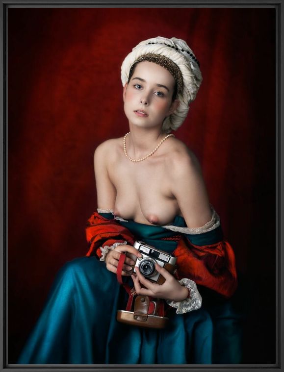 DAMA PORTRAIT WITH CAMERA - MARIANO VARGAS - Photographie