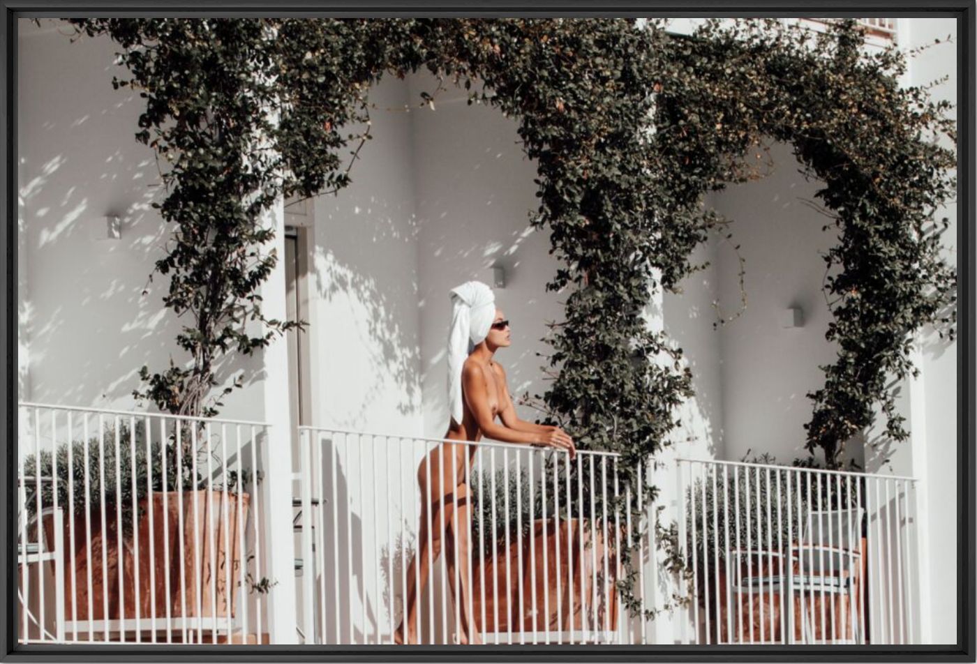 On the balcony - Nik and Kerry Wheeler - Photographie
