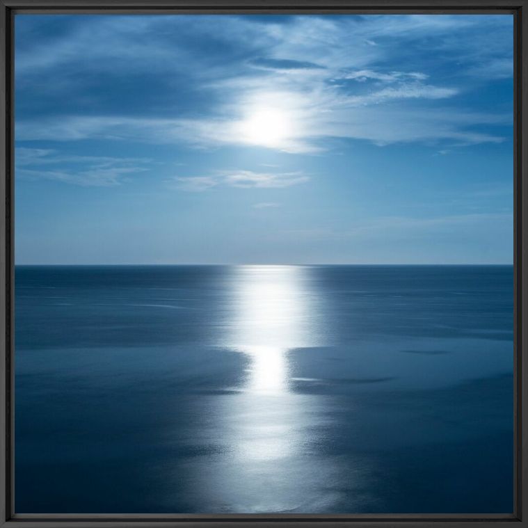BIG MOON BIG BLUE - PO CHEN - Photograph