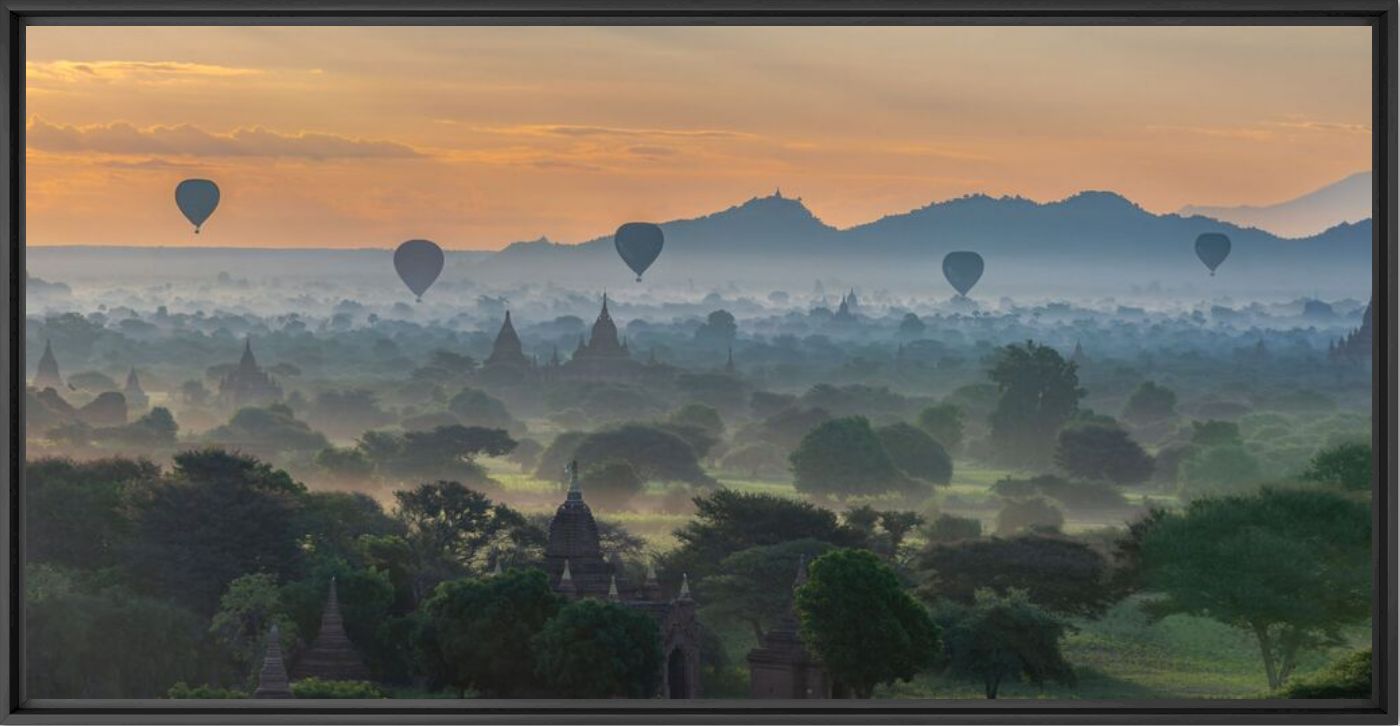 Five balloons in Bagan - RICHARD SILVER - Fotografie
