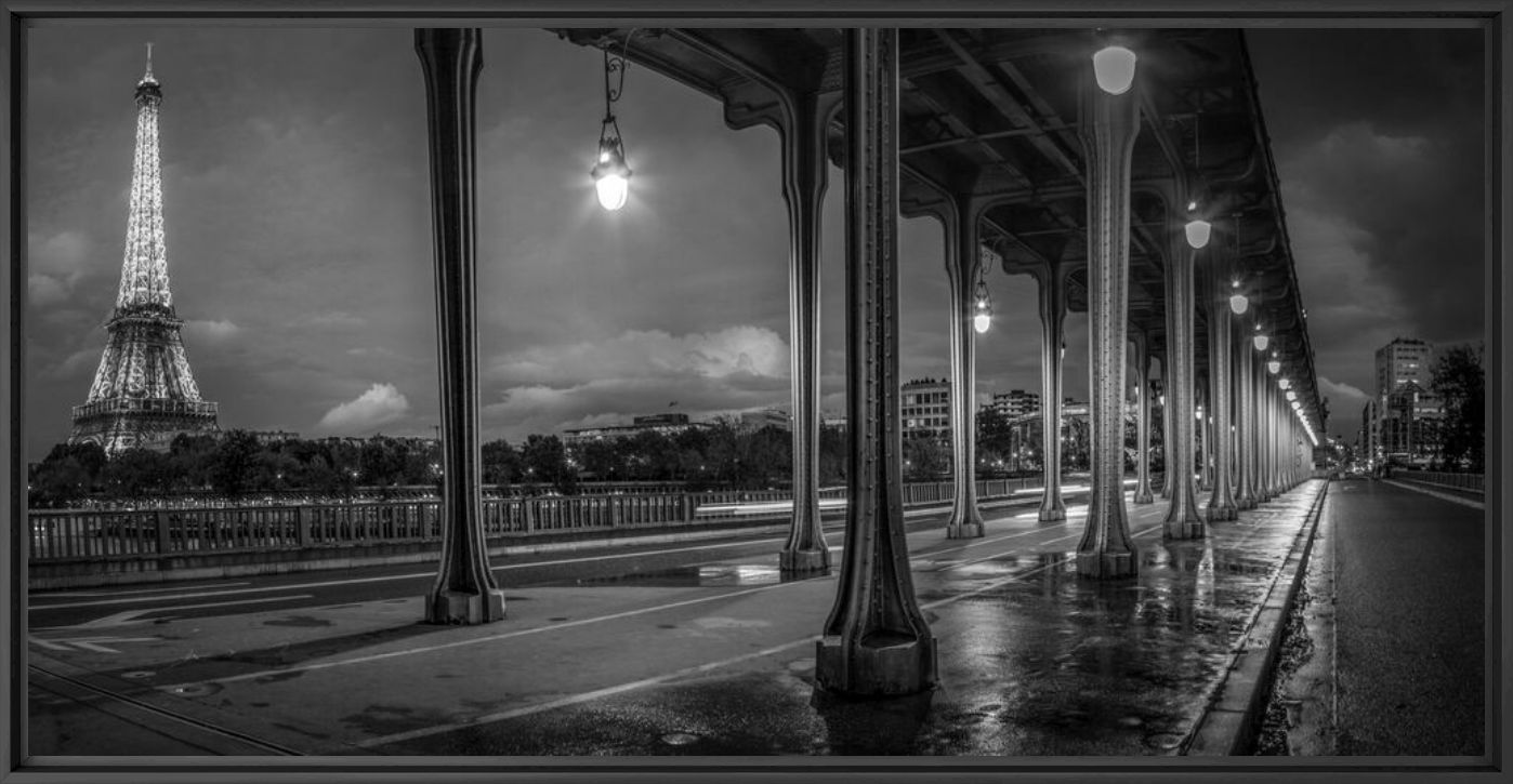 Photograph TOUR ENCADR&Eacute;E - SERGE RAMELLI - Picture painting