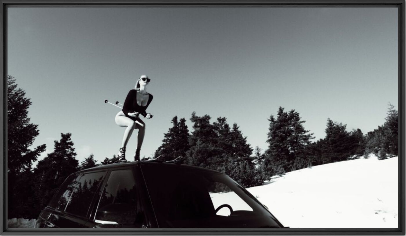 Skiing against lifestyle  - Vassilis  Pitoulis - Fotografie