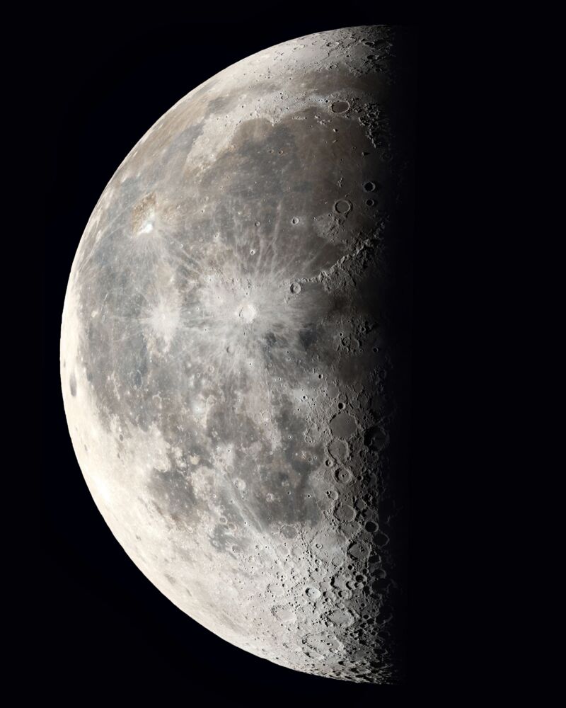 Survol d'un horizon lunaire