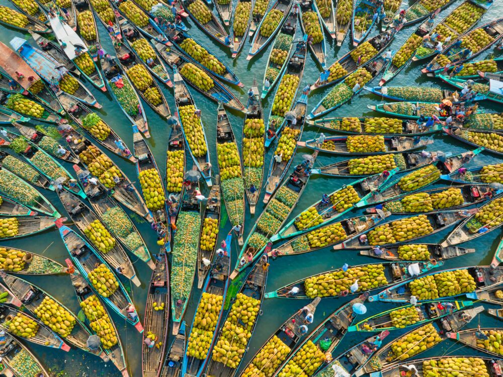Traditional floating fruits market