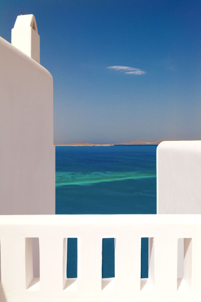 Silent waves of Mykonos