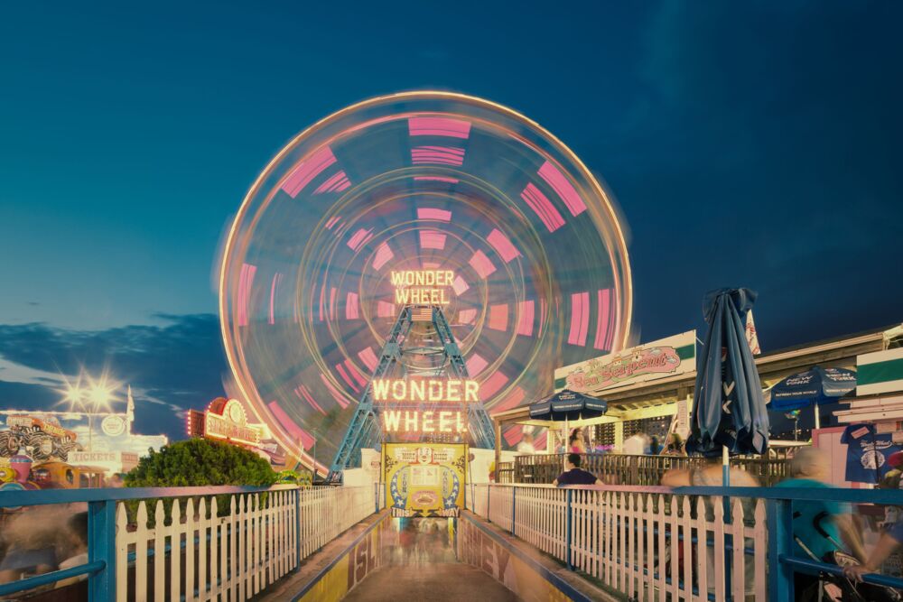 WONDER WHEEL IN MOTION