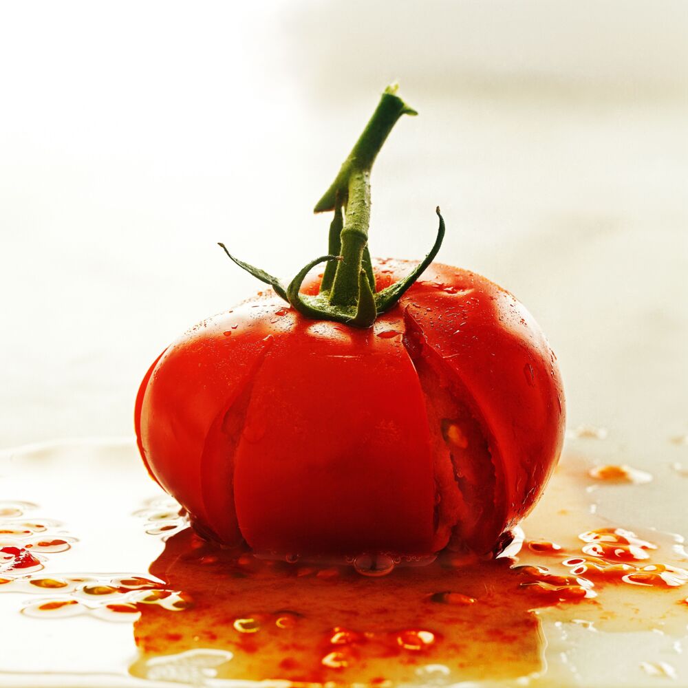 FOOD WASTE TOMATO