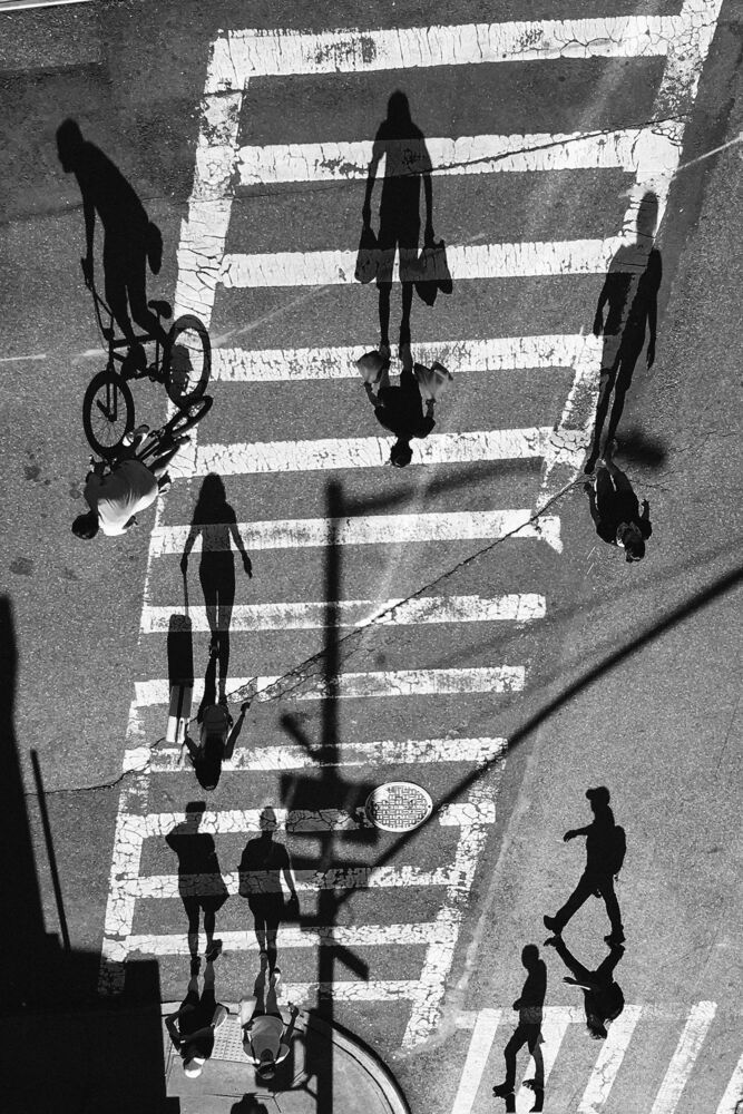 Crossing shadows, Chinatown