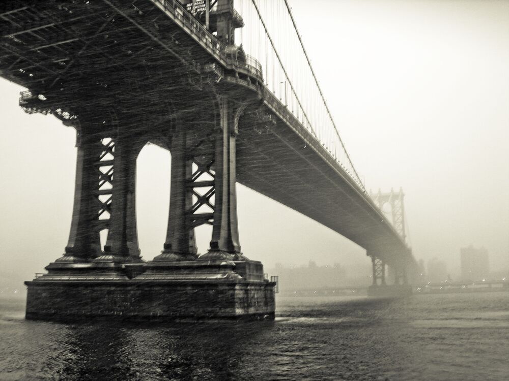Manhattan Bridge dans la brume