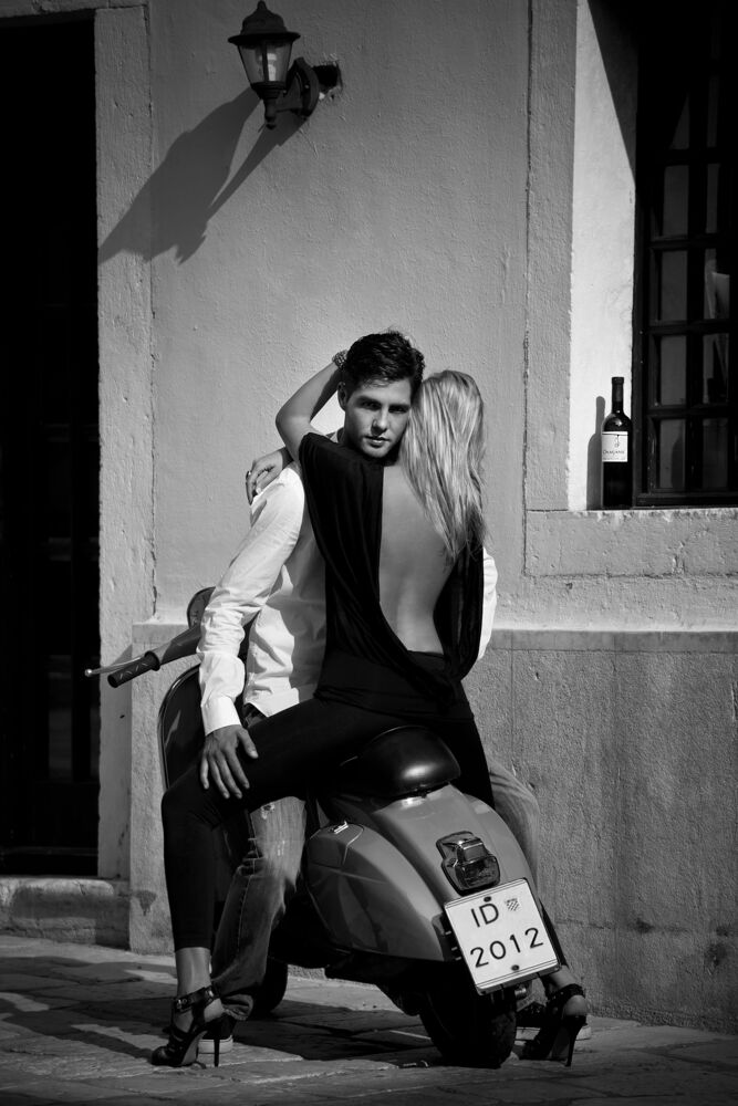 Vespa couple