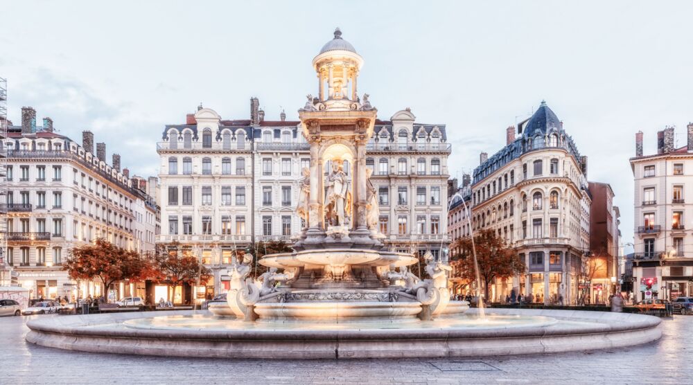 LYON - LES QUATRE ARTISTES