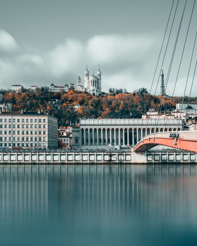 LYON - LOIES