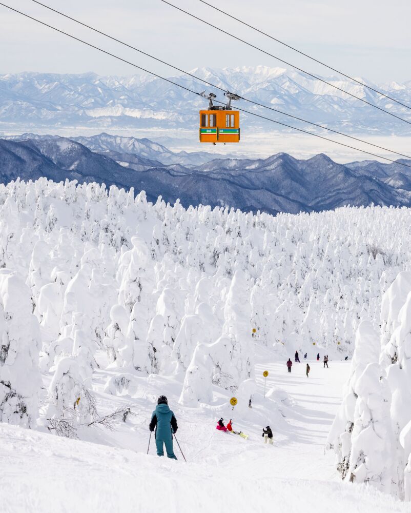 La t&eacute;l&eacute;cabine de Zao Onsen en survol