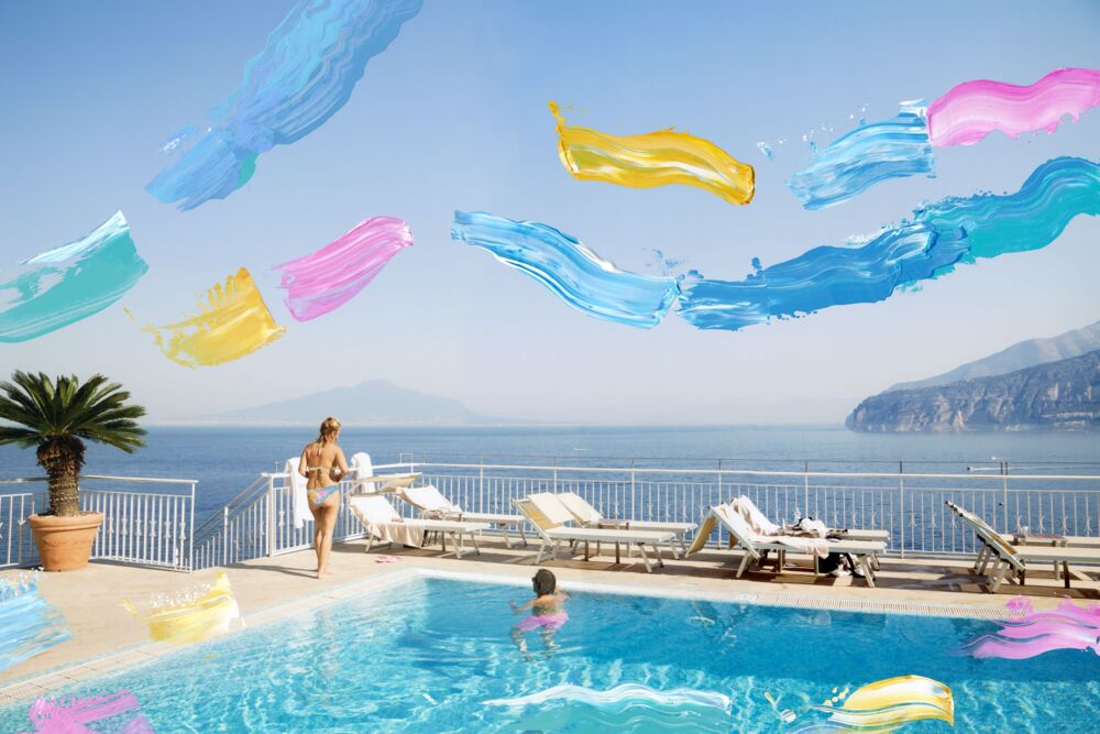 SORRENTO POOL SCENE
