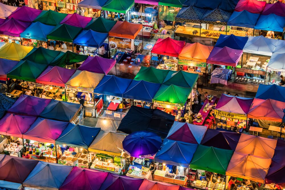 TRAIN NIGHT MARKET