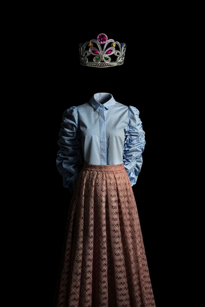 CECI N'EST PAS UNE COURONNE DE REINE