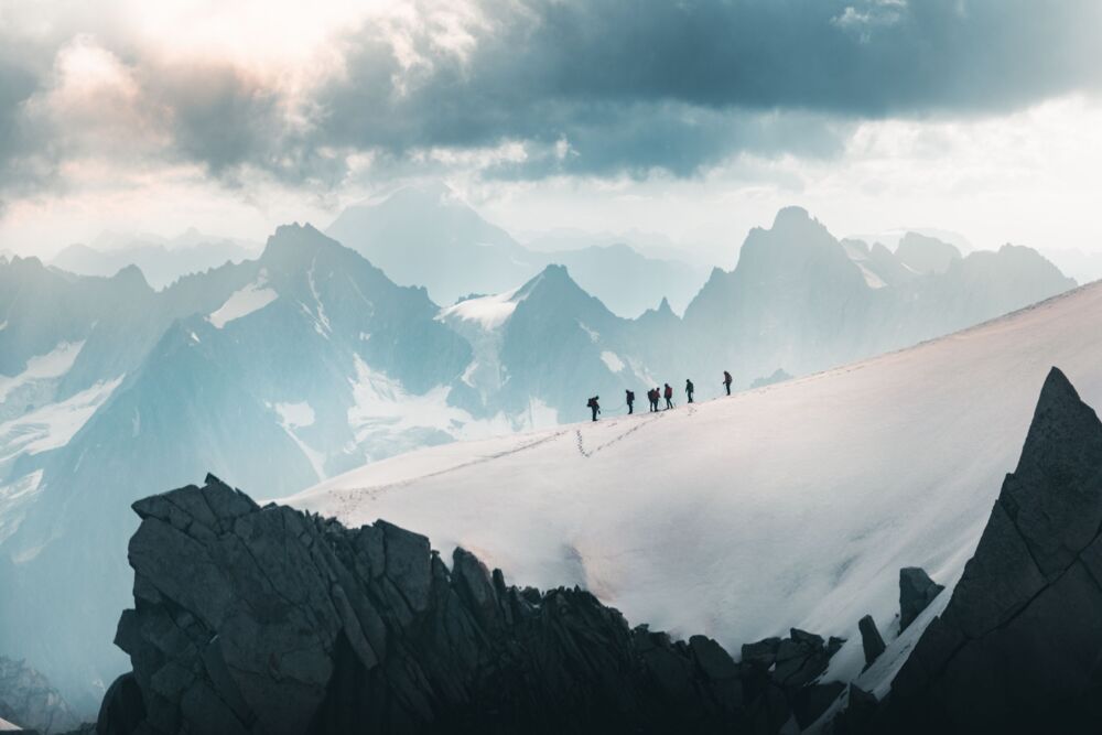 Between the teeth of the earth