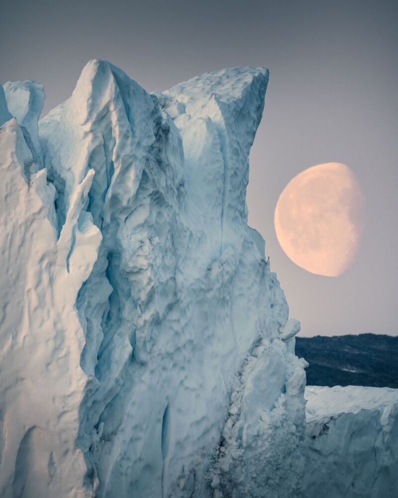 I am the moon