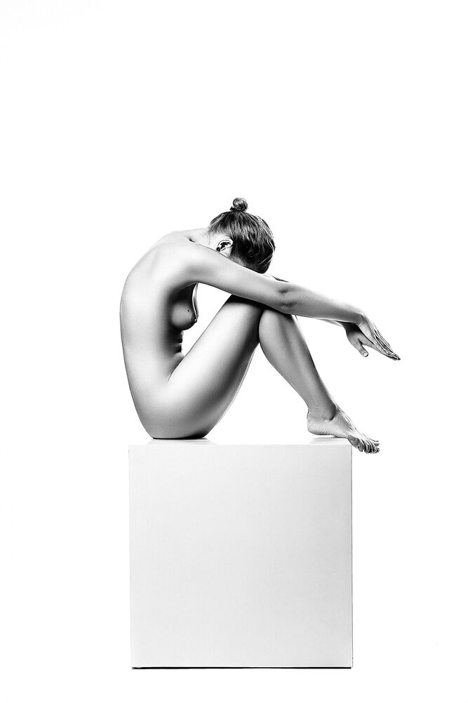 THE NAKED CUBE
