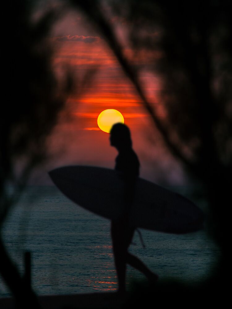 Haloed shadow