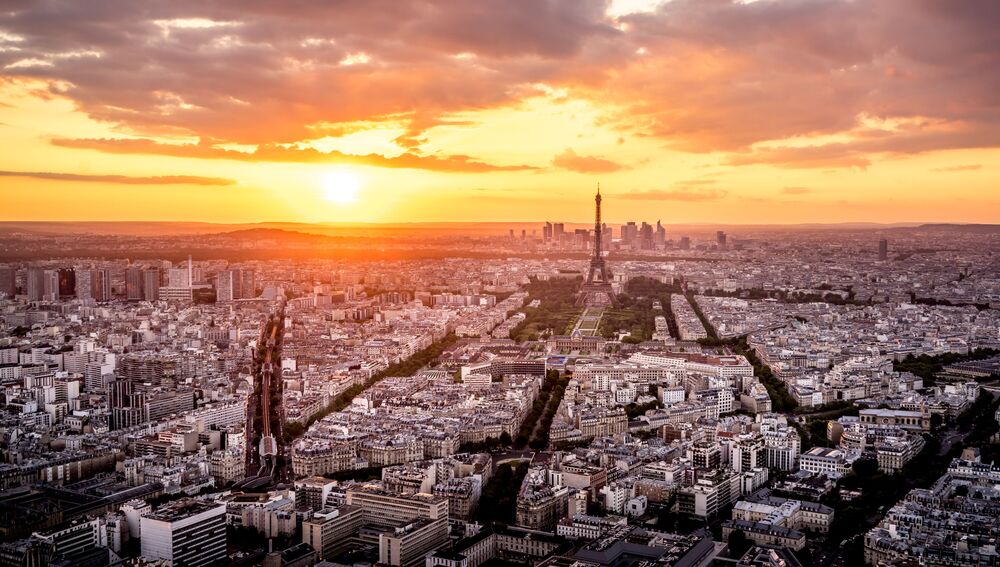 LE SOLEIL ET LES TOITS DE PARIS