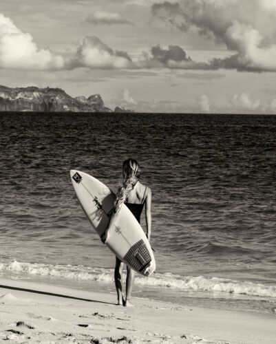 Black-and-white wave